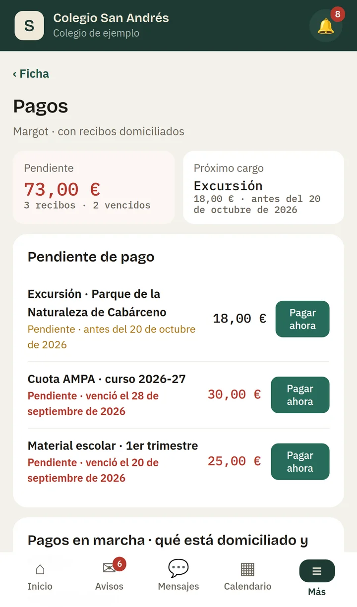 Pagos en la app de familias: recibos pendientes con botón para pagar ahora.